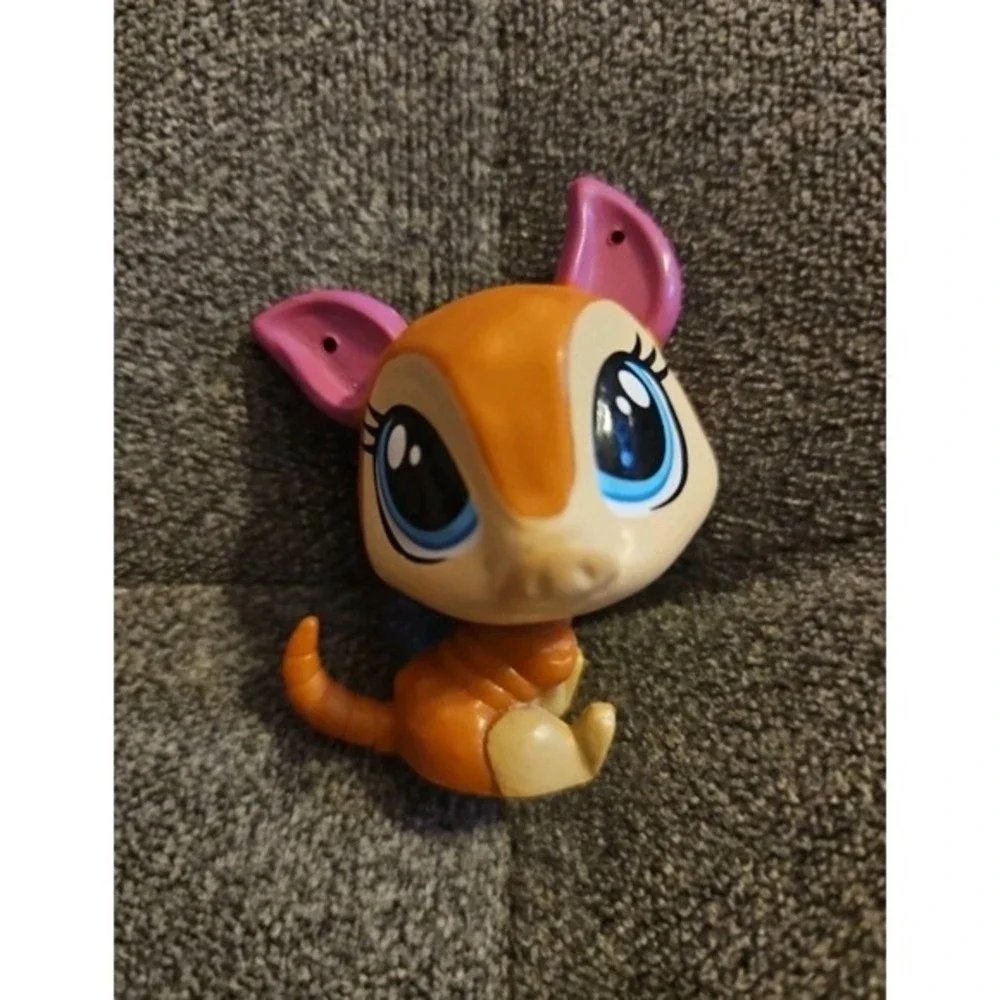 LPS Audra Shelter Armadillo 4100‎ Blue Eyes Pink Ears Littlest Pet